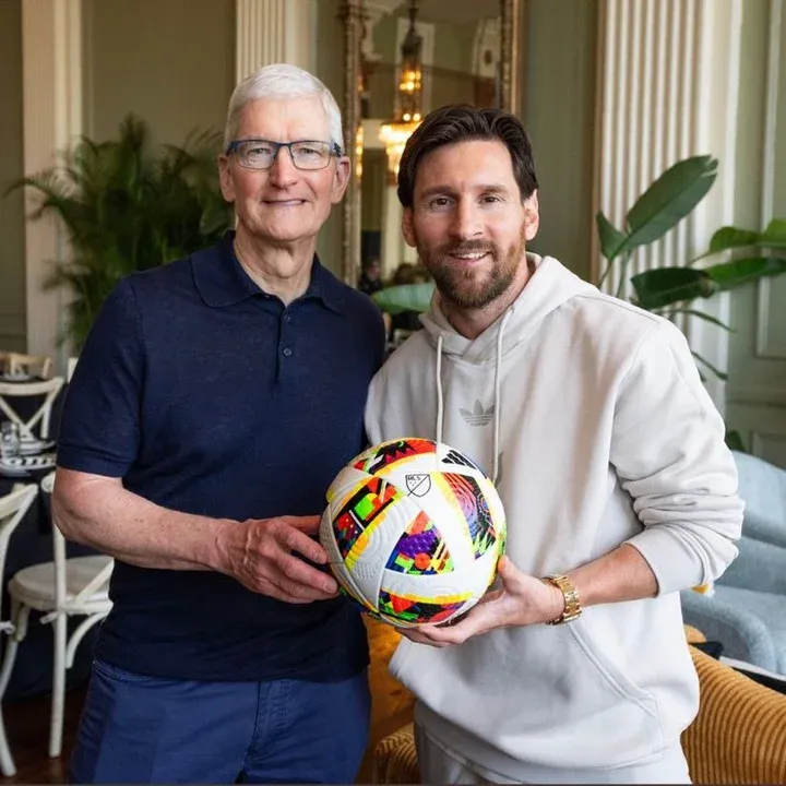 Apple'ın milyarder CEO'su Tim Cook, Lionel Messi'den fotoğraf istedi